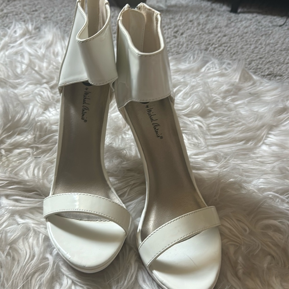 Mildred Antonio cream colored 6 inch heels never worn 8.5